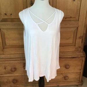 Cute sleeveless top. White. Size 2X. Bobeau.